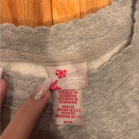 Women's Sweatshirt Gray Cardinal Bird Embroidered Winter Christmas Size Medium - Picture 3 of 6